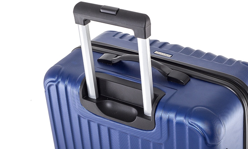 Image 6: Three-Piece Luggage Set