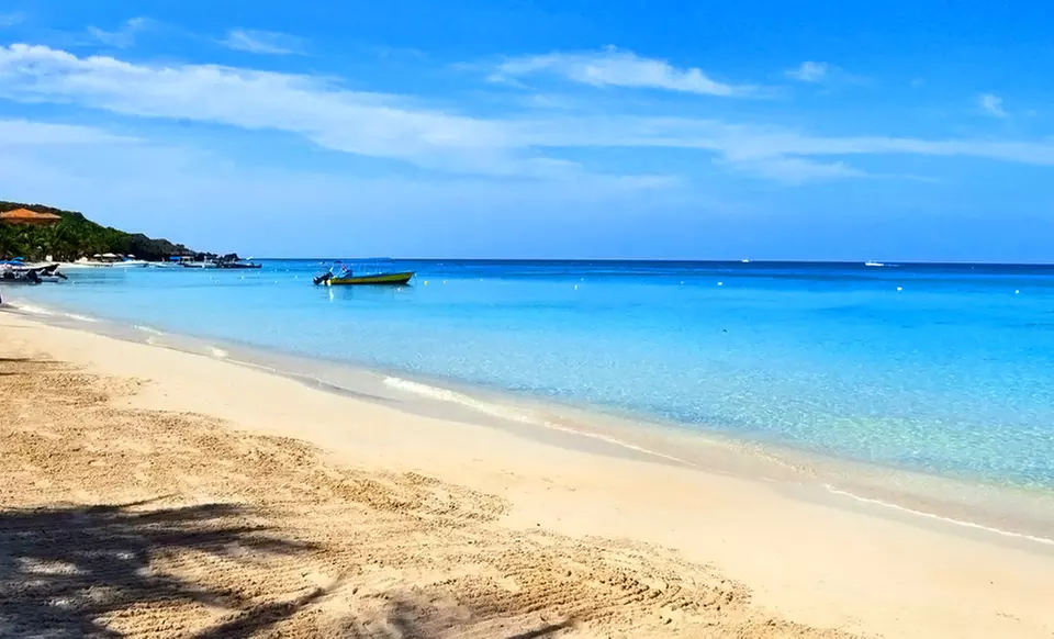 4- or 7-Night Stay with Airport Transfers, Snorkeling, and Paddleboard Lesson at Bananarama Dive Resort in Honduras - Primary Image