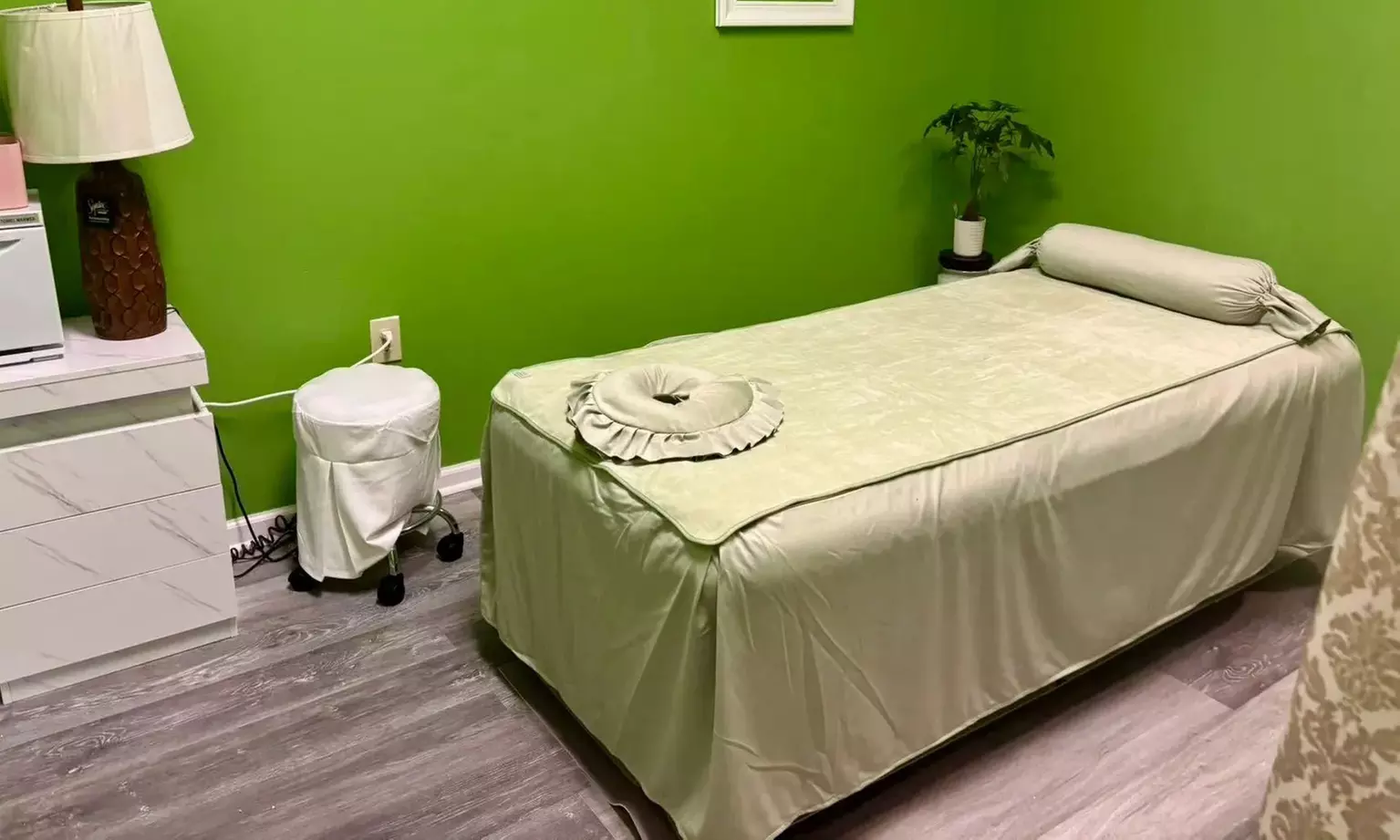 Deluxe Body Massage Single or Couples w/ Hot Stone Treatment