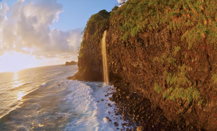 Image 7: Enjoy Hawaiian Scenery and History with Flying Ride Films