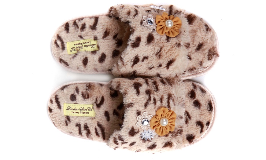 Image 4: Women's Fluffy Slippers