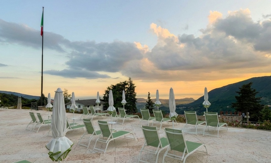 Image 22: Spiazzi: camera matrimoniale Standard con colazione e mezza pensione