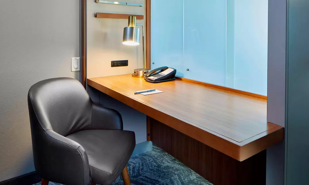 Hotel Stay w/ Rooftop Pool & Breakfast. Minutes From The Strip