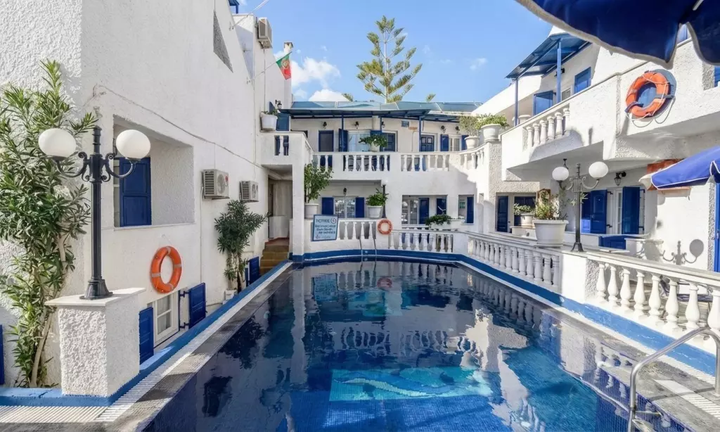 ✈ Santorini, Estate 2026: Volo diretto più 7 notti in hotel