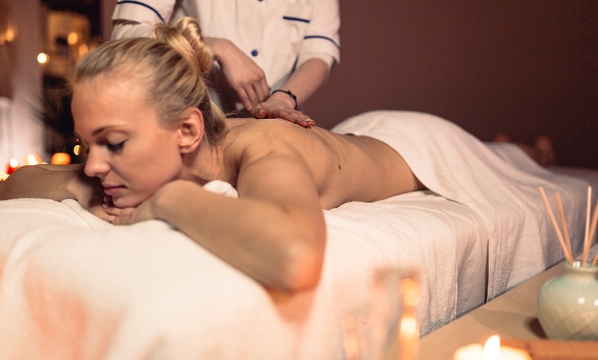Image 2: One or Two Sessions: 60 or 90-Minute Swedish Massage and Aromatherapy