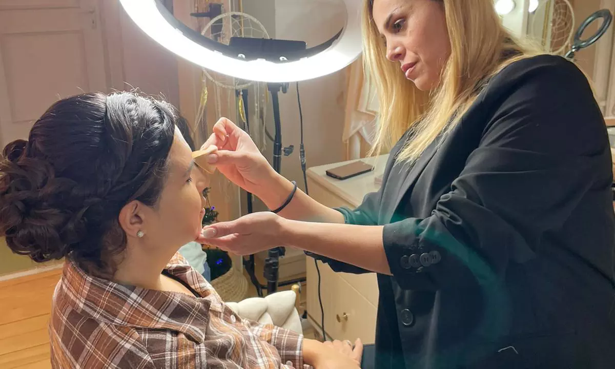 Augenbrauen- und/oder Wimpern-Lifting inkl. Färben für 1 Person