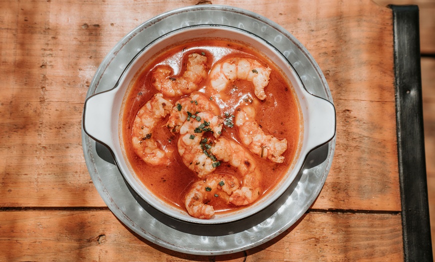 Image 3: Menú para 2 o 4 con acceso a la piscina y opción a cama balinesa