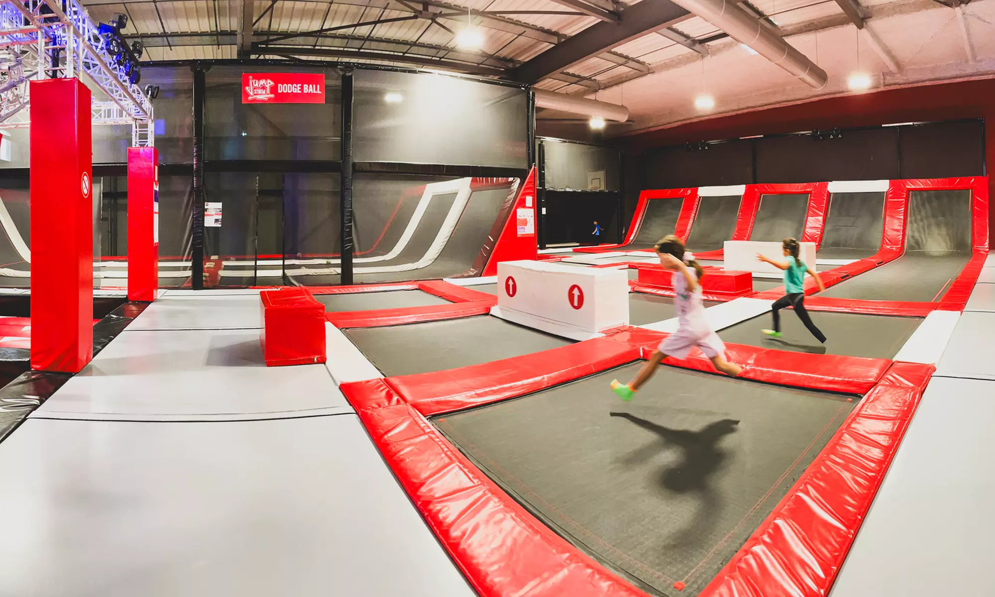 Session trampoline d'1h ou 2h de trampoline, et/ou 1 ou 2 sessions de Laser Game (20% de remise)