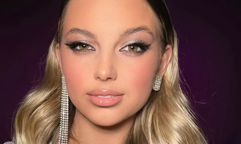 Full Face Makeup Application to Enhance your Beauty