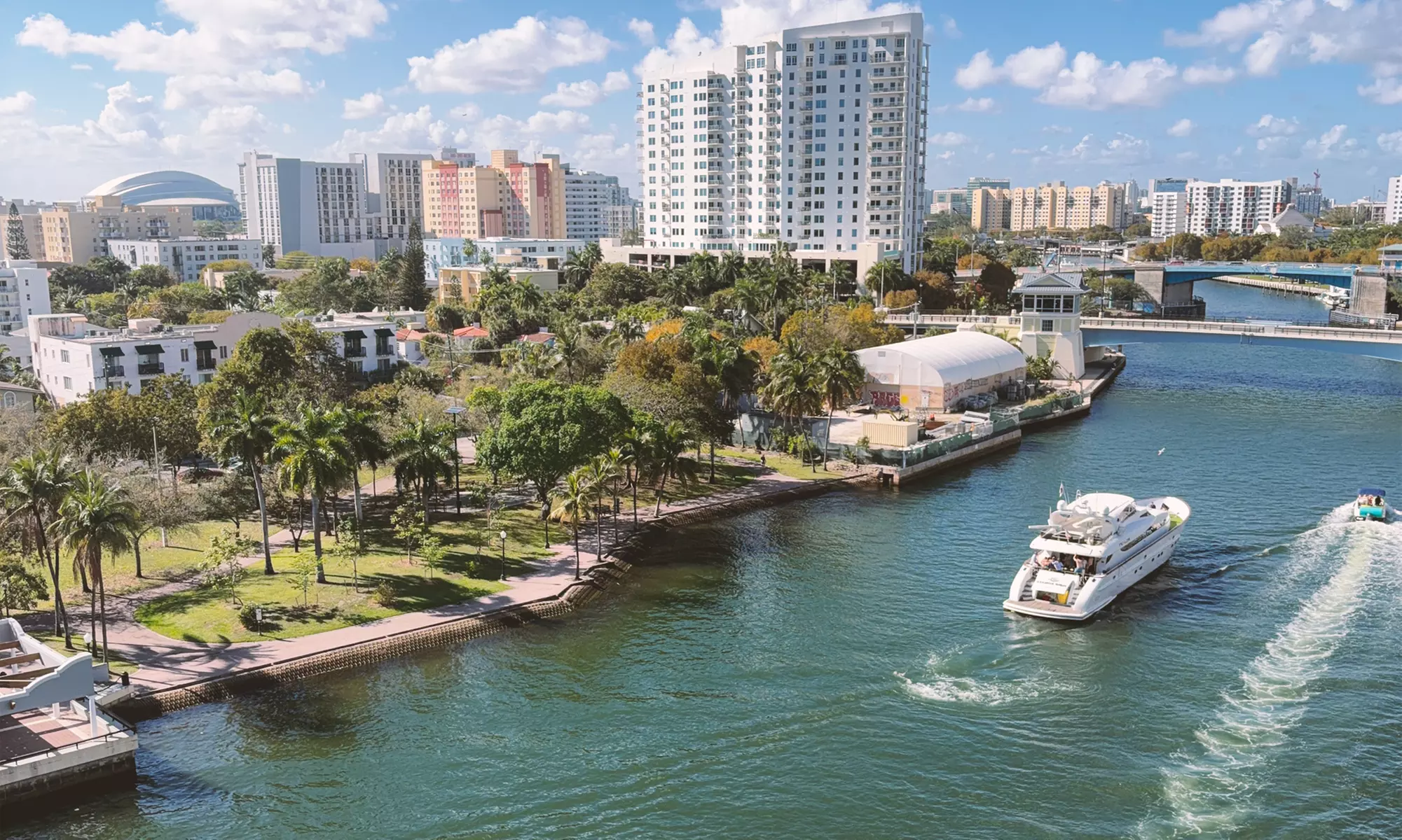 Explore Miami’s Iconic Landmarks: Double-Decker Tour and Boat Tour