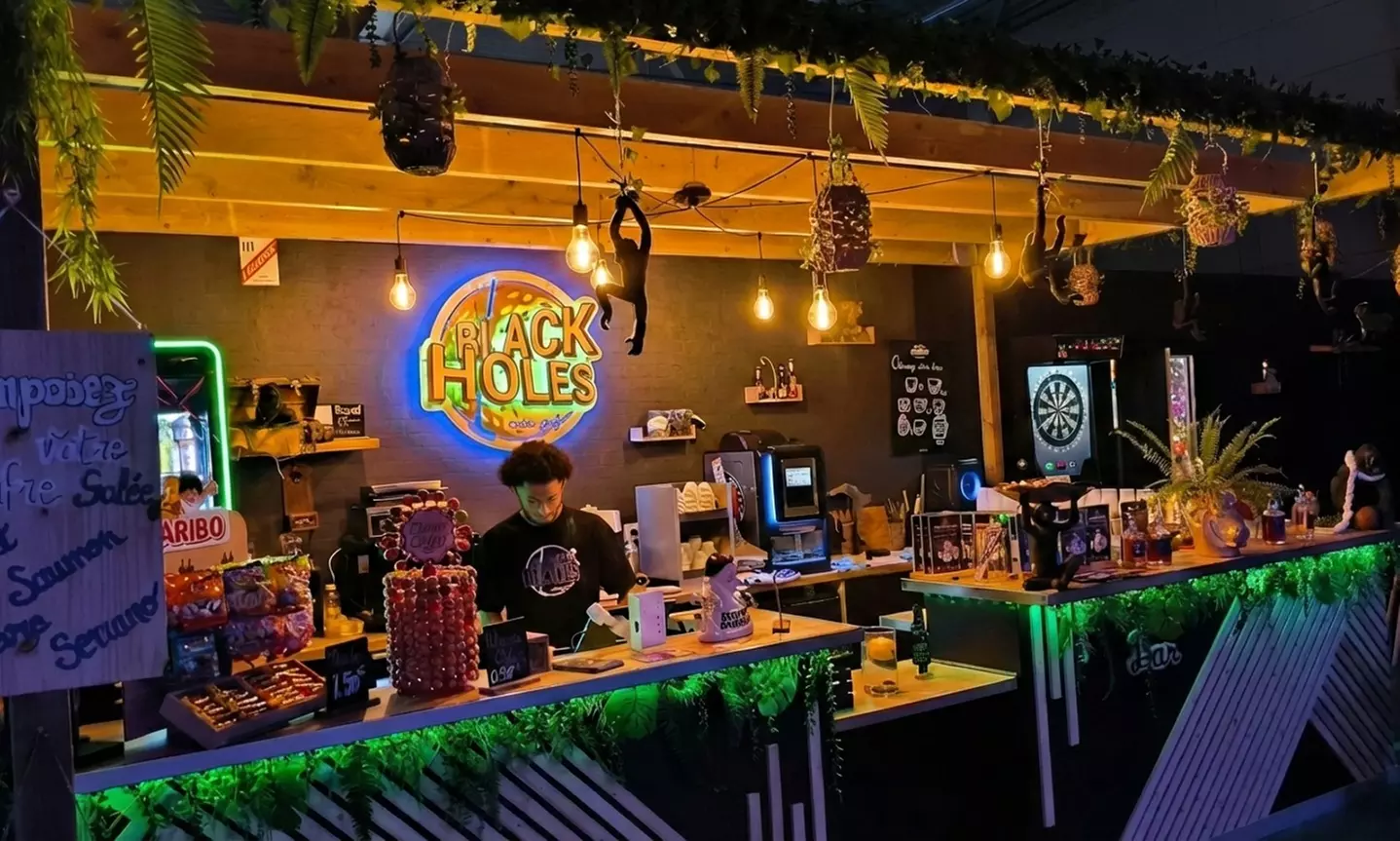 1 partie de mini golf enfant ou adulte à Black Holes Minigolf