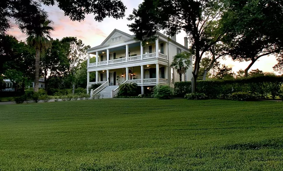 Two-Night Stay for Two at the Jackson House or the Oge House in San Antonio - Primary Image