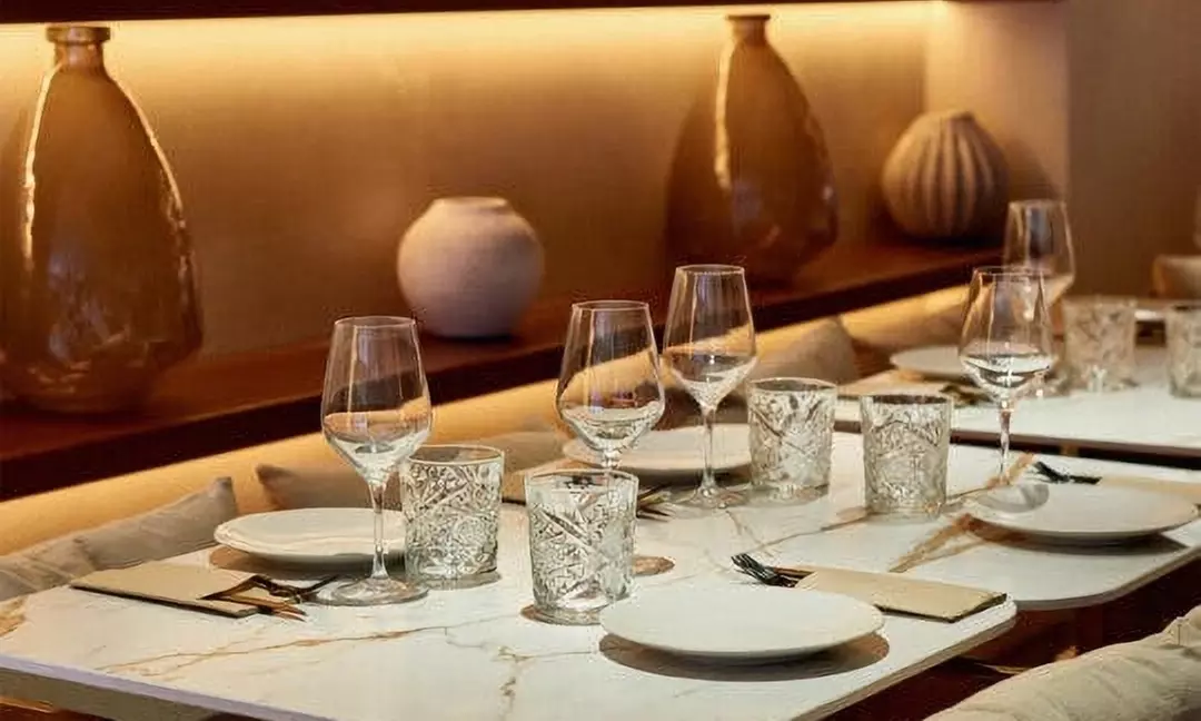 Menú degustación para 2 o 4 con aperitivo, entrante, principal, postre y maridaje o bebidas, ahorra hasta un 50% - Primary Image