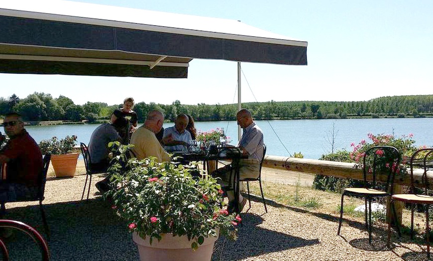 Image 17: Menu avec entrée, plat et dessert pour 2 ou 4 convives