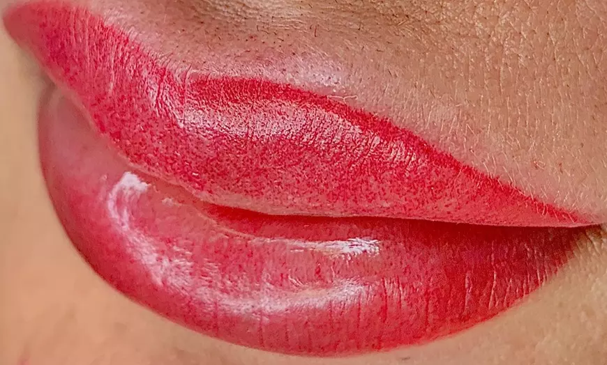 Image 4: Met Semi-permanente make-up vollere strakkere lippen