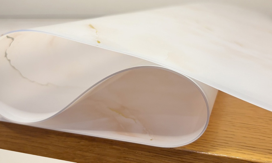 Image 2: Tovaglia effetto marmo 100% pvc