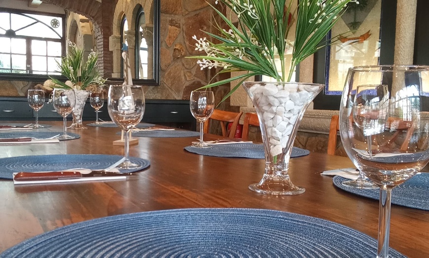 Image 8: Sabor y mar: menú mediterráneo clásico o prémium para 2 o 4 personas