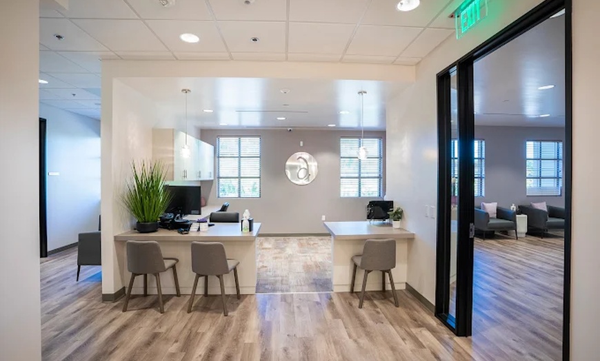 Image 2: Achieve Youthful Glow with 30 or 40 Units of Botox