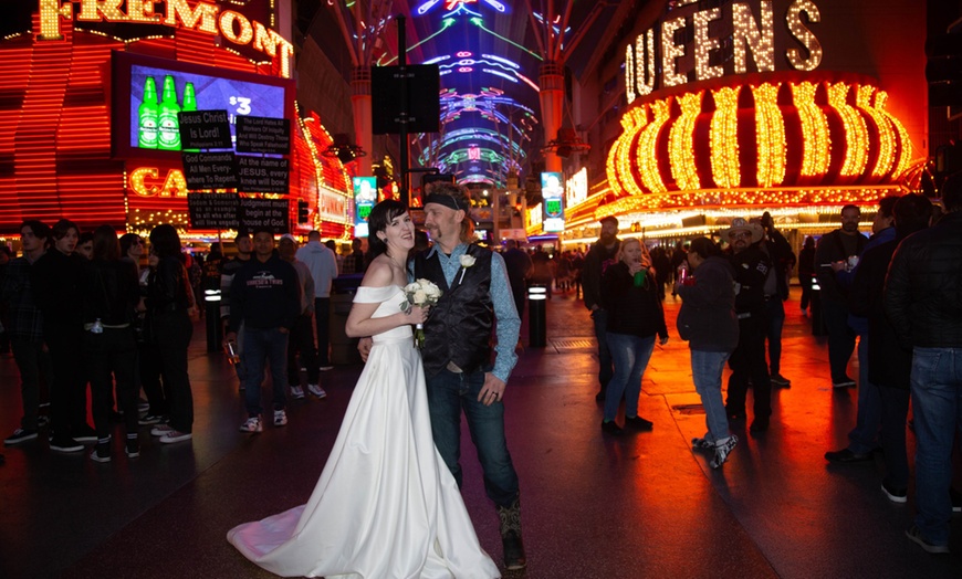 Image 9: 2 or 4 Hours of Wedding Photography with Online Image Gallery