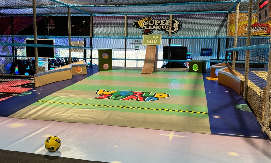 Image 8: 1 hora de saltos en parque de colchonetas World Jump para 1 persona