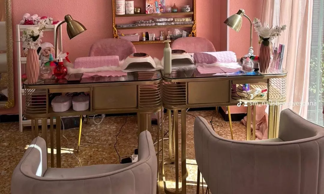 Manicura, pedicura o primera puesta de uñas con gel o acrílico y opción a diseño para 1 persona; ahorra al 65% - Image 4