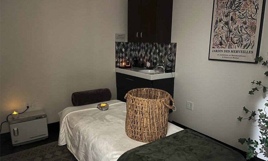 Image 2: Relax & Rejuvenate with 60, or 90-Minute Couples Massage Sessions