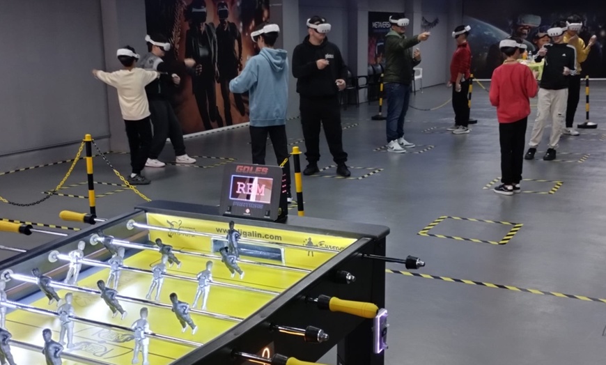 Image 5: 30 o 60 minutos de realidad virtual y bebida para 2 o 4 personas