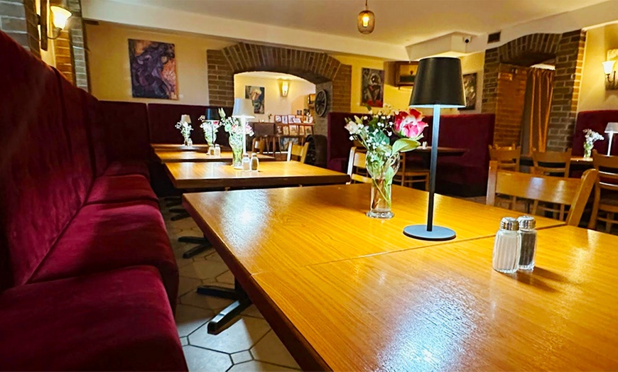 Image 1: Mediterranes 2-Gänge-Menü mit Paella für 2 oder 4 Personen