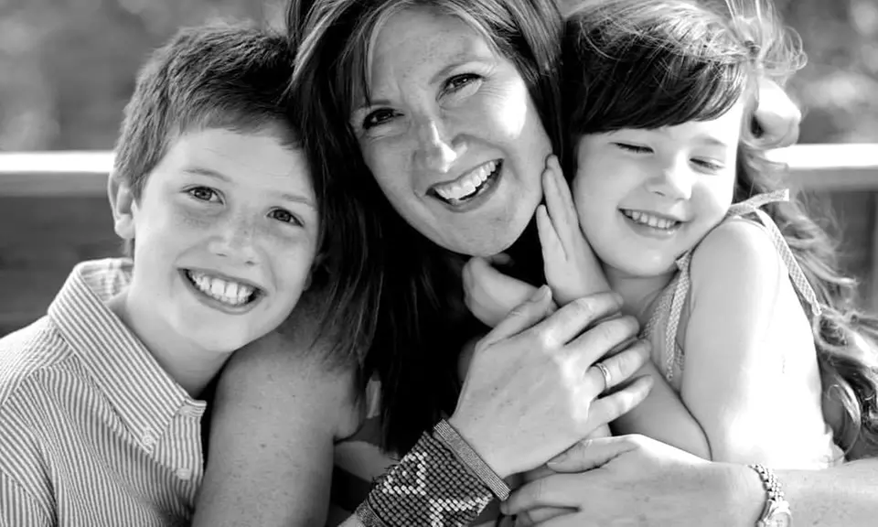 30- or 60-Min On-Location Outdoor Photo Session w/ $50 Photo Credit 