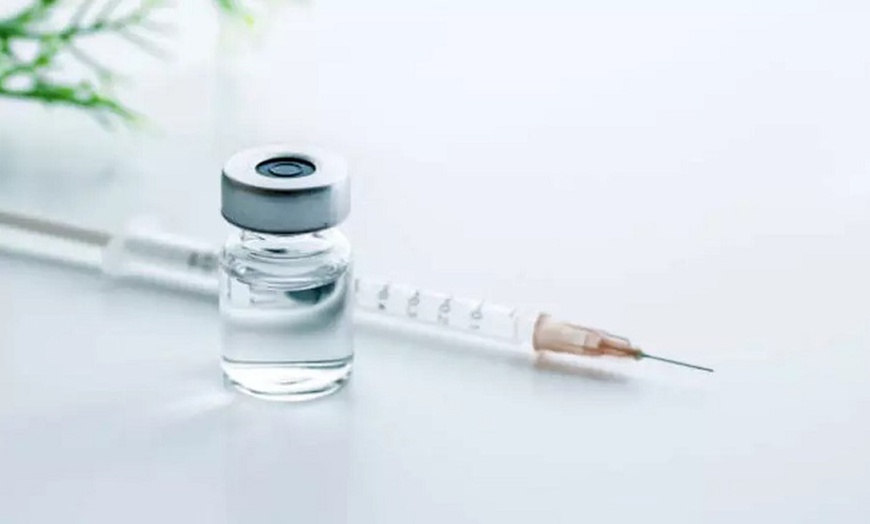 Image 9: Tratamiento facial reafirmante inyectado con mesoterapia y retoque