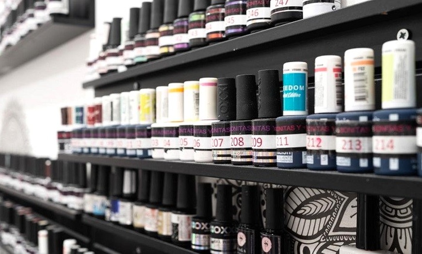 Image 12: Sesión de manicura, pedicura o ambas con esmaltado a elegir para 1