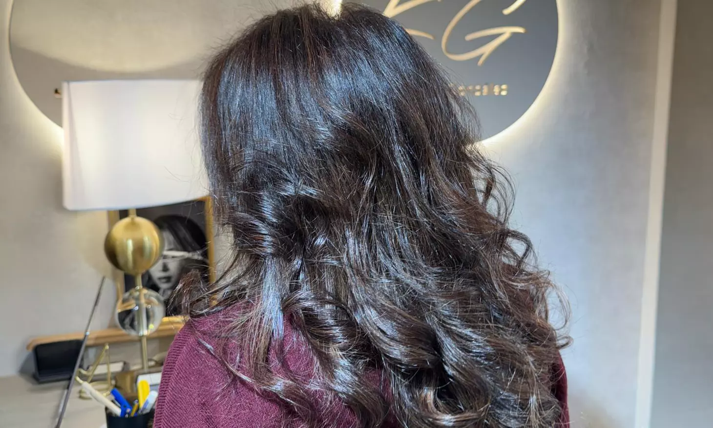 Peluquería con lavado, mascarilla, corte, brushing y opción a tinte