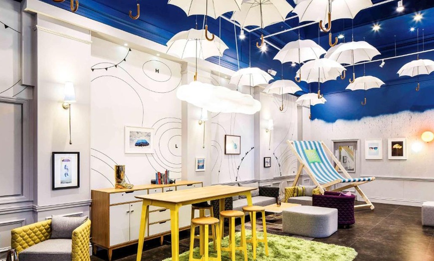 Image 3: Manchester: Standard Double Room with Breakfast