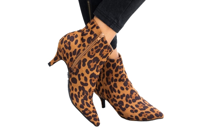 Image 5: Women's Low-Heel Pointy Boots