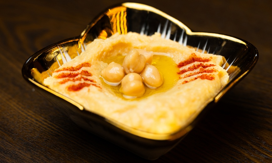 Image 6: Menú fusión con entrante, principal, postre y bebida 