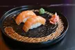 Menú asiático con entrante y 20 piezas de sushi a elegir para 2 y 4 personas con bebida. - Second Medium