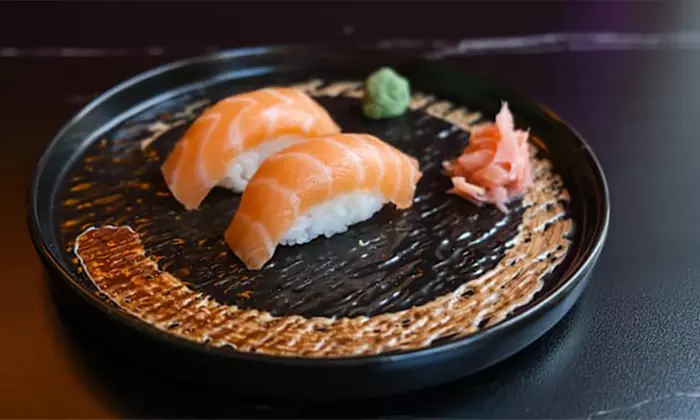 Menú japonés para 2 o 4 con entrantes, sushi variado y bebida