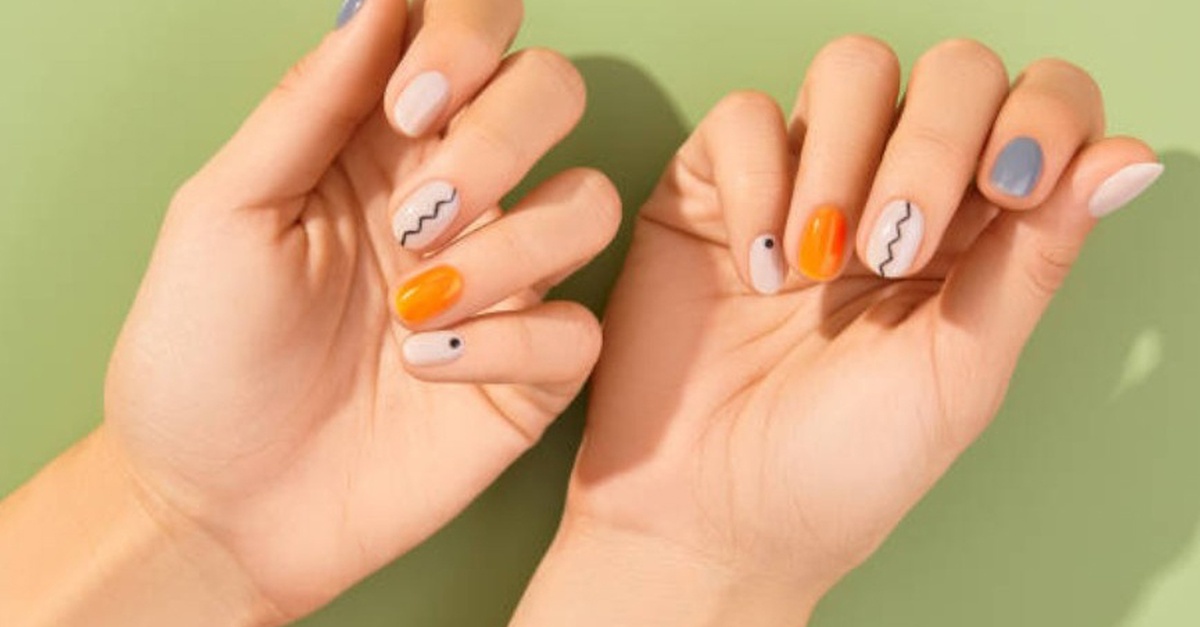 Sesiones de manicura y pedicura para una persona en Alicante