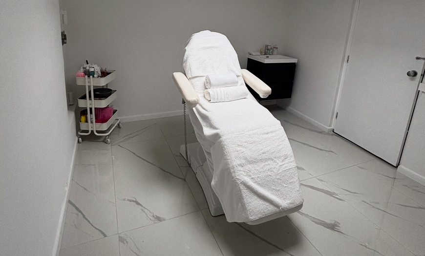 Image 3: Intensieve bindweefsel Face Boost: een moment van rust en verzorging