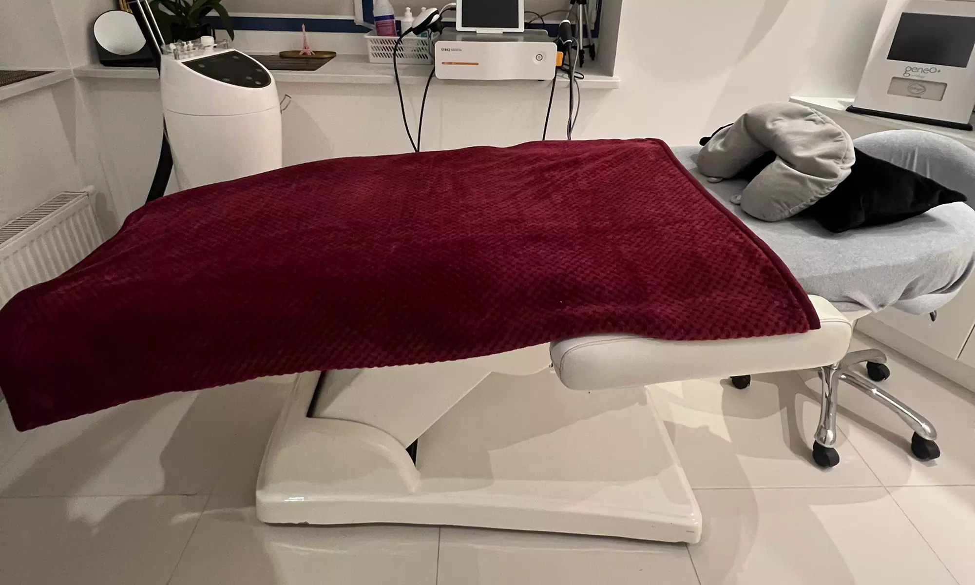 Manicure i pedicure hybrydowy, przedłużanie żelem i więcej