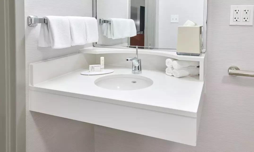 Relax in Comfort Just Minutes from Chicago's Famed Music Venue