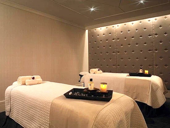 50 or 80 Minute Swedish Massage or Pampering Package: Facial & Massage