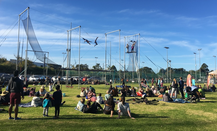 Image 2: 2-Hour Flying Trapeze Class for 1 Person or 2 People	