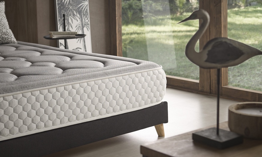 Image 3: NaturGraphene Visco Memory Foam 28cm Mattress