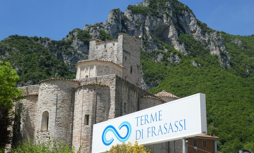 Image 4: Marche: soggiorno con colazione, mezza pensione, grotte o massaggio