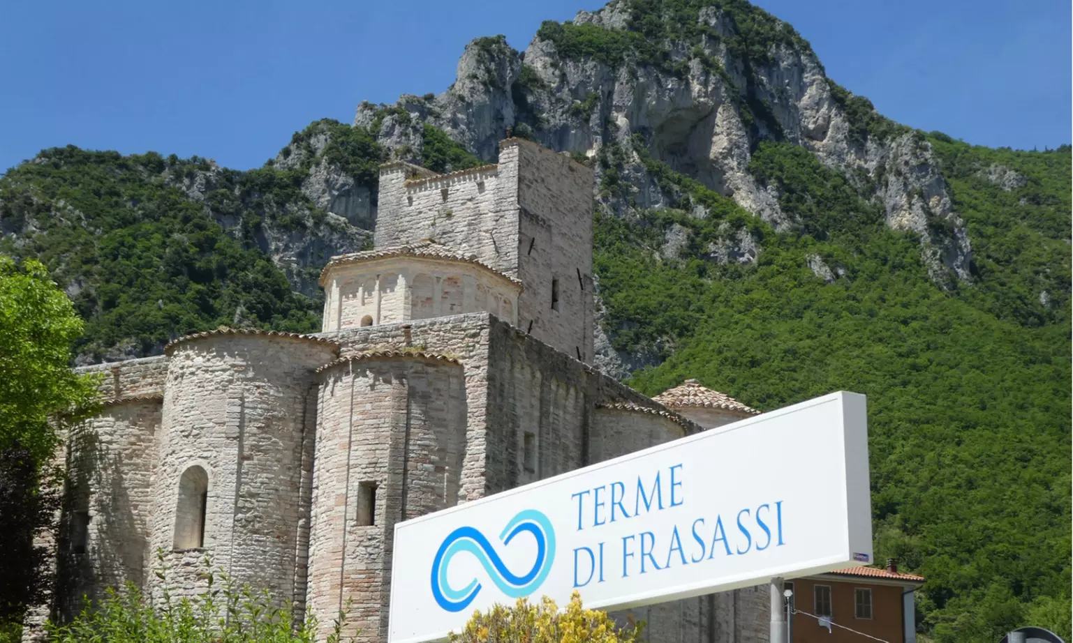 Marche: soggiorno con colazione, mezza pensione, grotte o massaggio