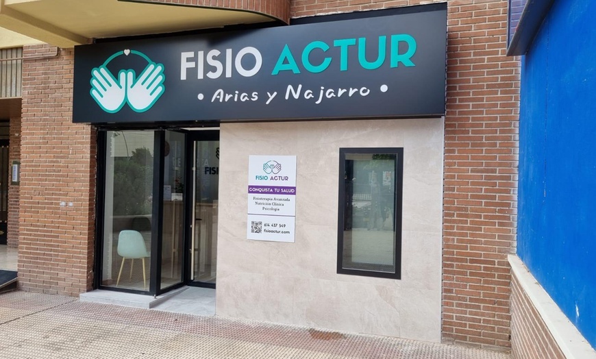 Image 8: Sesión de fisoterapia con diagnóstico y valoración previa para 1