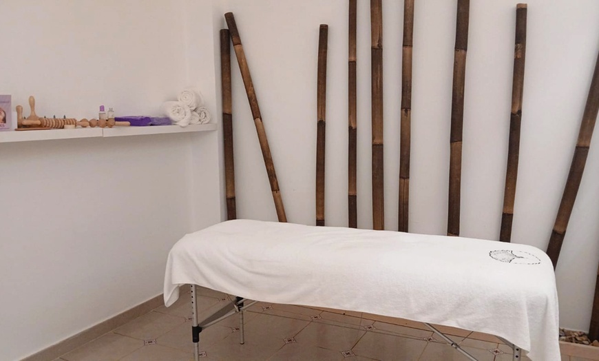 Image 2: Masaje relajante y Ritual de Cosquillas Relajantes a varias opciones