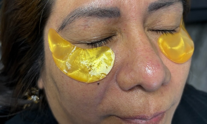 Image 5: Experience Full Face Threading Including Eyebrow, and Lips