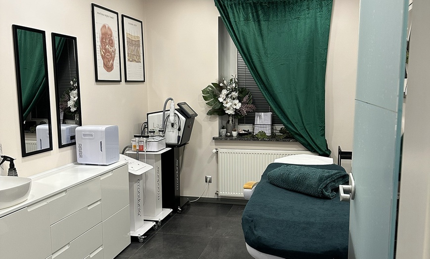 Image 3: Nowy poziom pielęgnacji: oczyszczanie wodorowe lub peeling węglowy